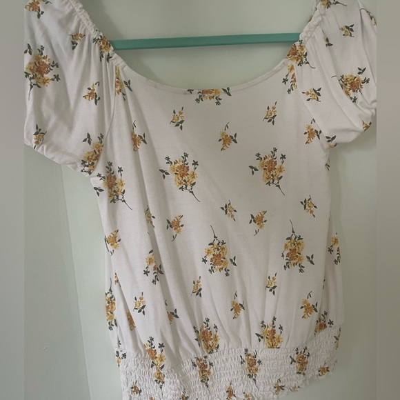 Cute floral t-shirt. brand “ABOUND”, too colour is white and yellow - Picture 3 of 3